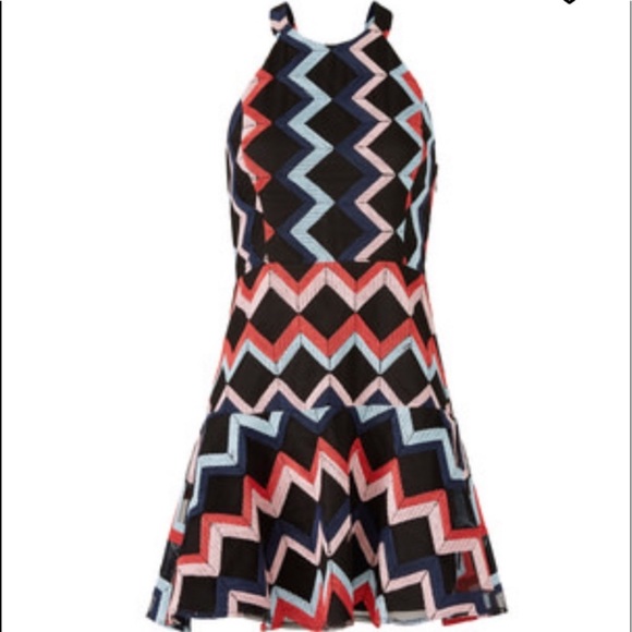 Parker - Elegance meets allure in this Parker dress – perfect for any occasion! - Picture 4 of 16